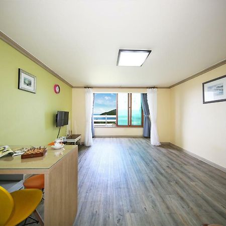 Tongyeong Paper Island Pension Екстер'єр фото