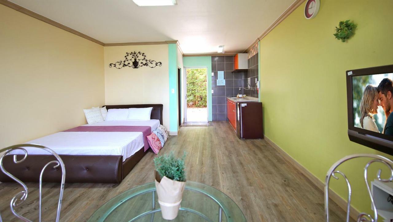 Tongyeong Paper Island Pension Екстер'єр фото