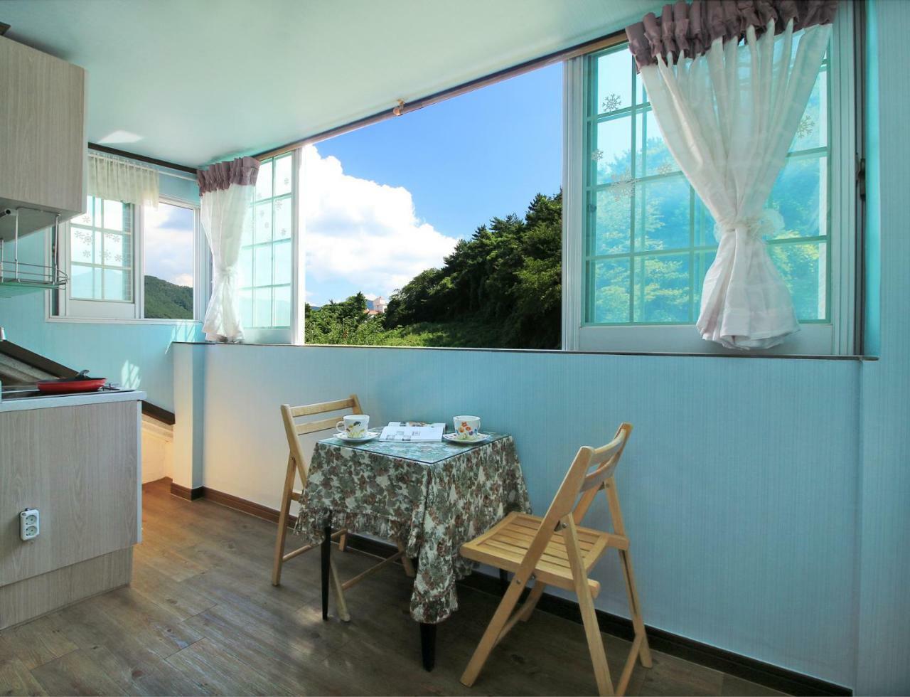 Tongyeong Paper Island Pension Екстер'єр фото
