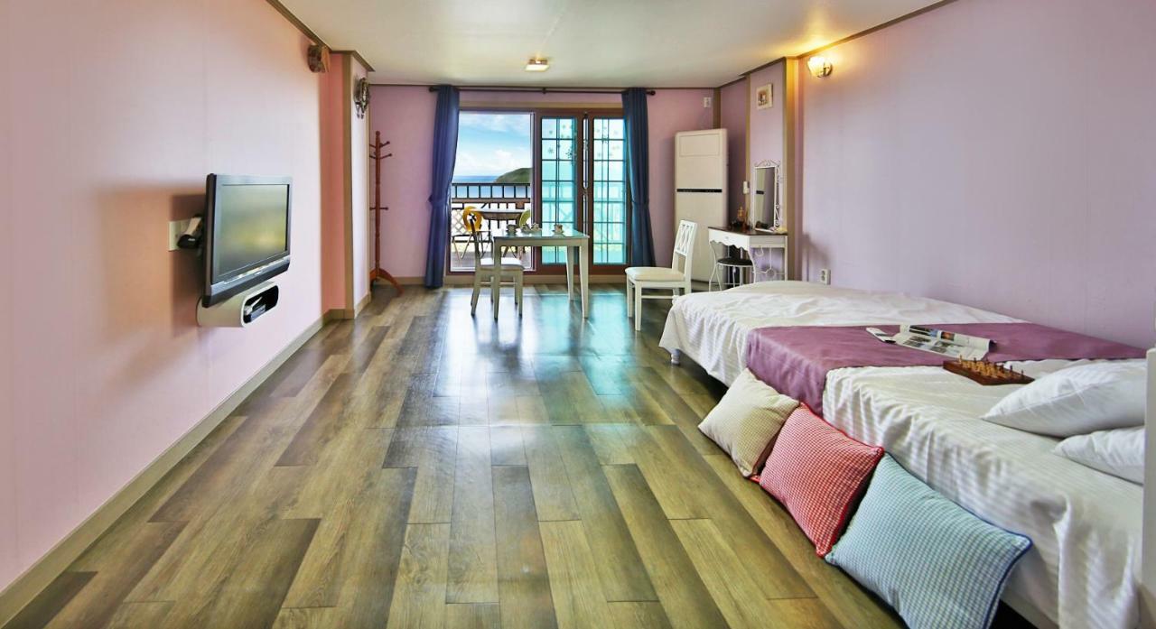 Tongyeong Paper Island Pension Екстер'єр фото