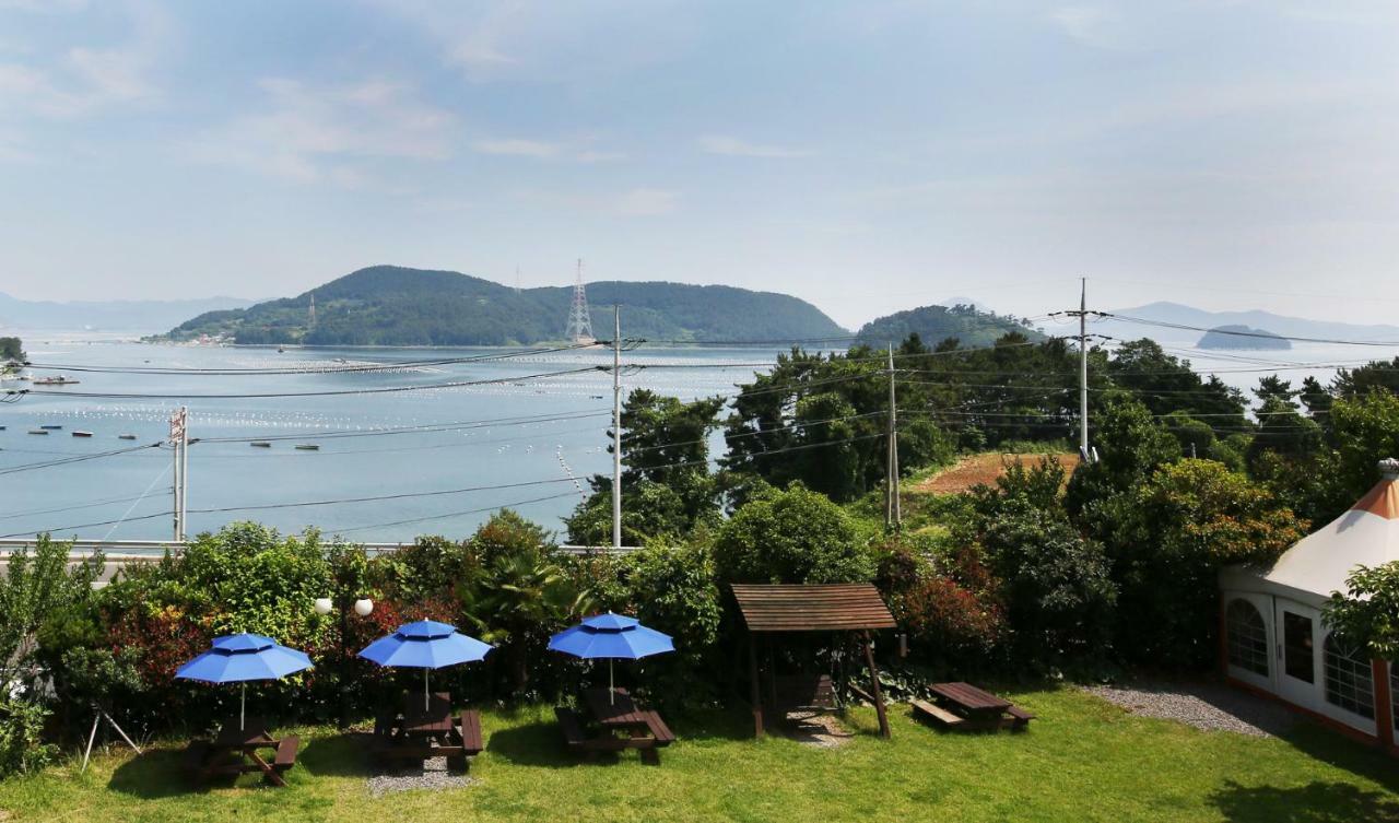 Tongyeong Paper Island Pension Екстер'єр фото