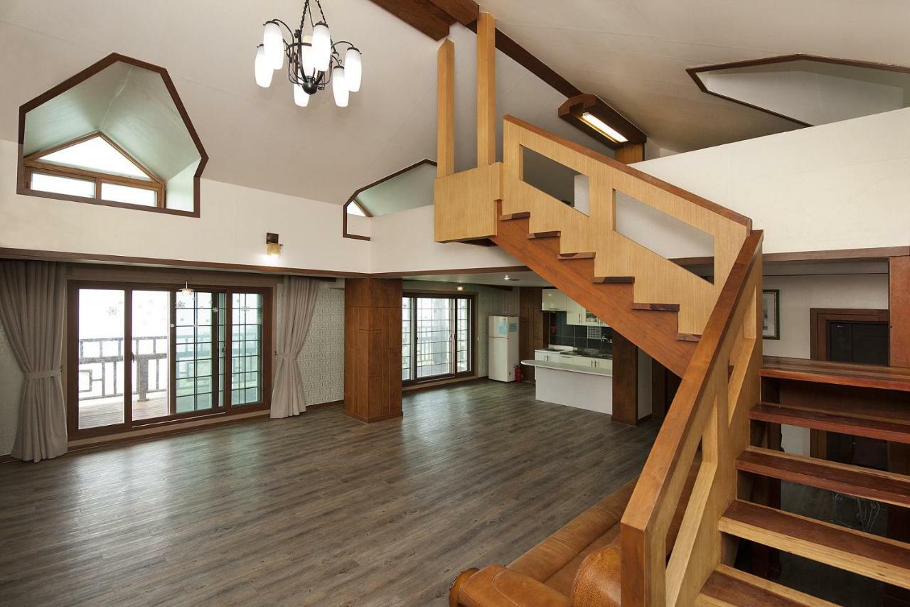 Tongyeong Paper Island Pension Екстер'єр фото